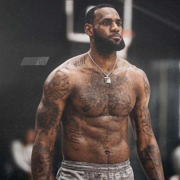 与细节上更 与细节上更